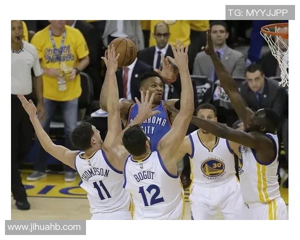 勇士与雷霆季后赛精彩对决比分回顾与分析