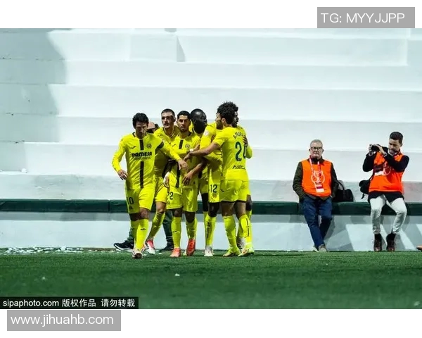 巴塞罗那主场迎战皇家贝蒂斯力争三分争夺西甲冠军荣耀